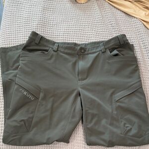 KUIU Men's ATTACK Tactical Cargo Pants in Stone (Gray)